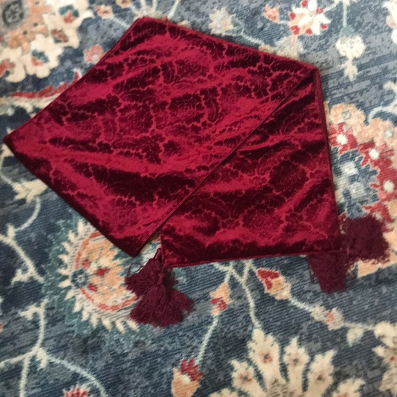 Velvet Table Runner with Tassels - Picture 4 of 7